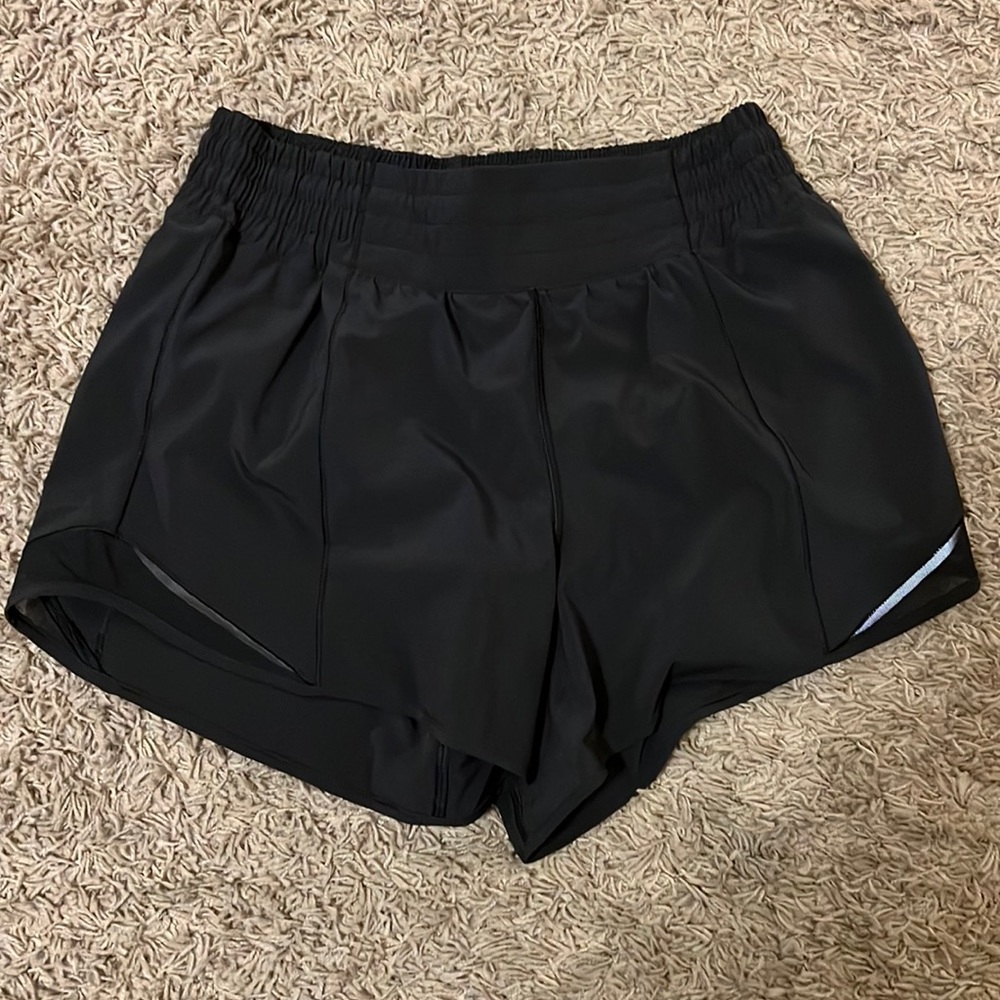 Lululemon Hotty Hot 6 Tall shorts